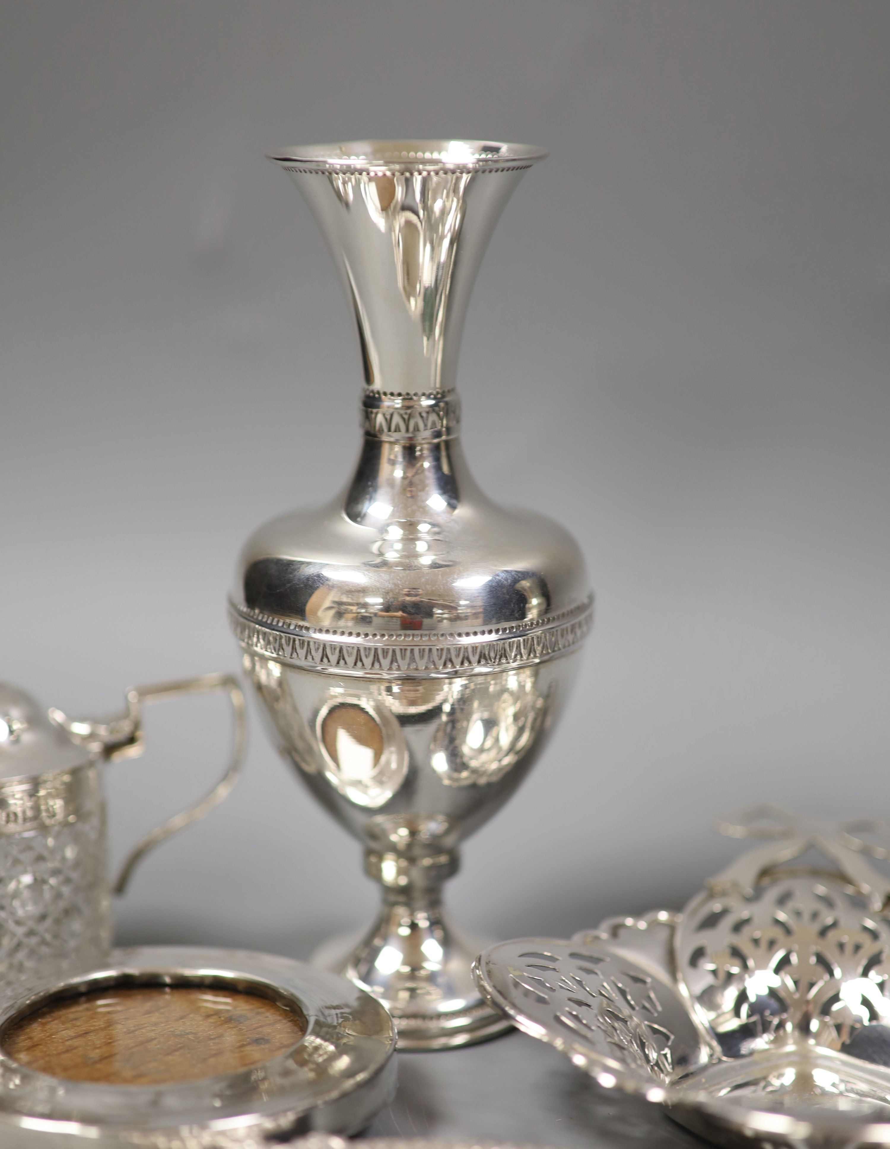 A small silver dish and other sundry silver including kiddush cup, 925 vase, miniature trays and photograph frames.